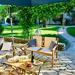 Casa de hóspedes L'oree Du Mans 4*